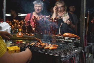 探秘街头美食，盘点那些让人欲罢不能的市场小吃推荐品牌
