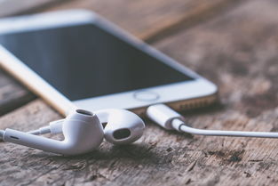 手机品牌耳机深度解析，音质、设计与功能一网打尽