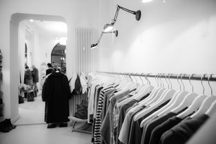 品牌挖掘机衣服推荐，实用与时尚的完美结合